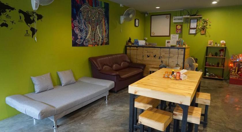 Oyo 730 Meedee Hostel Bangkok Exterior photo